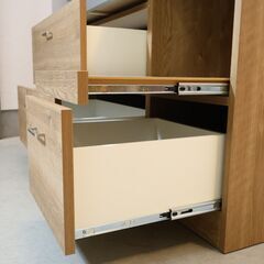 SUETSUGU(末次家具)のLUCIDO(ルシード) キッチンボードです。カウンター天板と前板のステンレスがアクセントになるナチュラルモダンなカップボード。スリムなのでスッキリとした印象に♪の画像