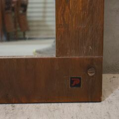 enfant(アンファン)のウォールミラーです。カントリーテイストの素朴なデザインとオーク材の豊かな杢目が魅力的な壁掛け鏡。ヴィンテージスタイルやナチュラルインテリアのアクセントに♪の画像