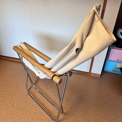 折りたたみイスの画像