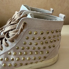 【年内のみの販売】スタッズ付きハイスニーカーの画像
