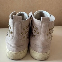 【年内のみの販売】スタッズ付きハイスニーカーの画像