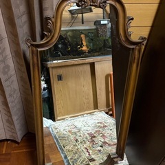 大きな鏡　アンティーク
調デザインの画像