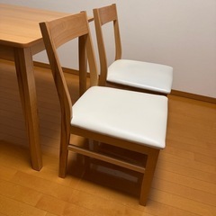 ダイニングテーブルの画像