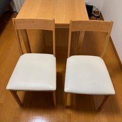 ダイニングテーブルの画像