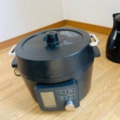 多機能炊飯器と湯沸かし器の画像