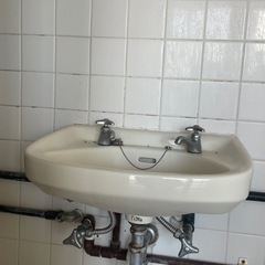 ポール洗面台の画像