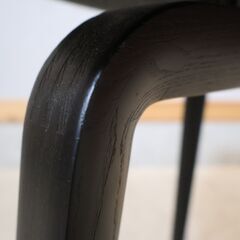 IDC大塚家具取扱いのイタリアの高級家具メーカーPoltrona Frau(ポルトローナフラウ)のフィオリーレ 本革 サイドテーブルです。洗練されたモダンデザインのレザーテーブル♪ の画像