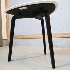 IDC大塚家具取扱いのイタリアの高級家具メーカーPoltrona Frau(ポルトローナフラウ)のフィオリーレ 本革 サイドテーブルです。洗練されたモダンデザインのレザーテーブル♪ の画像