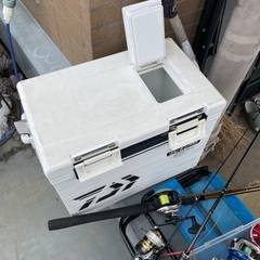 釣り具断捨離（クーラーボックス、手引きカート、リール、竿、仕掛け、イス等）の画像