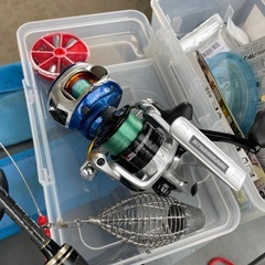 釣り具断捨離（クーラーボックス、手引きカート、リール、竿、仕掛け、イス等）の画像