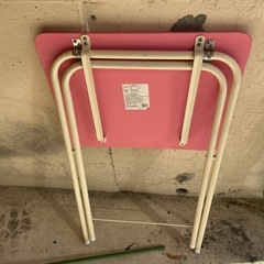 折りたたみ机の画像