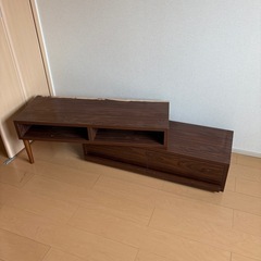 伸縮可能テレビ台の画像