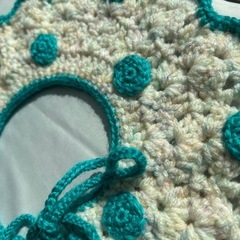 撮影小物に🧶 手編みベビーつけ襟＆パーティハットの画像