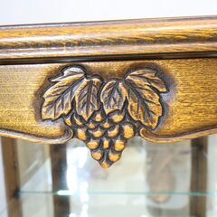 松永公房のCONTINUE(カンティーニュ) キュリオケースです。高級感漂う質感とクラシカルなアンティーク調デザインの飾り棚。お部屋を上品で洗練された印象に。/IDC OTSUKA(大塚家具)の画像