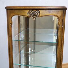 松永公房のCONTINUE(カンティーニュ) キュリオケースです。高級感漂う質感とクラシカルなアンティーク調デザインの飾り棚。お部屋を上品で洗練された印象に。/IDC OTSUKA(大塚家具)の画像