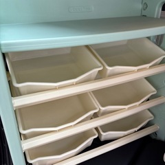 おもちゃ収納棚の画像