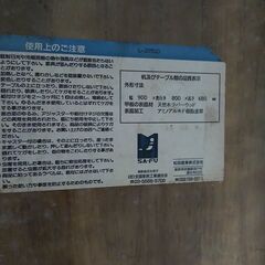 木製のダイニングテーブルと椅子の画像