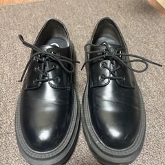 GU✖️UNDERCOVERコラボシューズの画像