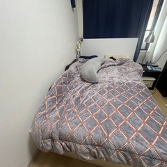 ベッドフレームとマットリス(配達X、ピックアップだけ)の画像