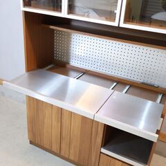 人気のunico(ウニコ)のSTRADA(ストラーダ)シリーズより3面キッチンボードです♪ヴィンテージスタイルのモダンなデザインはカッコいいブルックリンスタイルなどにおススメの食器棚です！！の画像