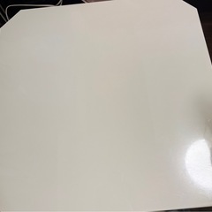 折りたたみテーブルの画像