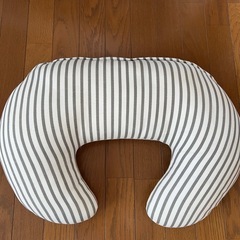 授乳クッション　西松屋の画像