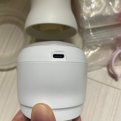 【お取り引き中】
電動式搾乳機　Pigeon 母乳アシスト　搾乳機　handy fit + フリーザーパック付きの画像