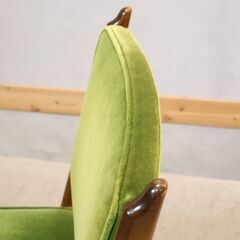 Karimoku(カリモク家具)のCOLONIAL(コロニアル)シリーズ デスクチェアです。アメリカンカントリースタイルのクラシカルなデザインとモケットグリーンがオシャレなキャスターチェア♪の画像