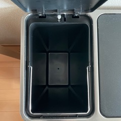 三口ゴミ箱の画像