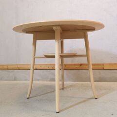 IDC OTSUKA(大塚家具)にて取り扱われているブランド秋田木工のRBTダイニングテーブル/白木塗装です。ブナ材のきれいな木目が映える白木塗装で仕上げたラウンドテーブルです♪の画像