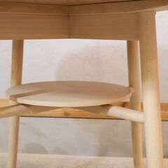 IDC OTSUKA(大塚家具)にて取り扱われているブランド秋田木工のRBTダイニングテーブル/白木塗装です。ブナ材のきれいな木目が映える白木塗装で仕上げたラウンドテーブルです♪の画像