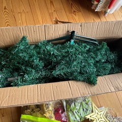 クリスマスツリー　170cm前後？　ライト　飾り付の画像