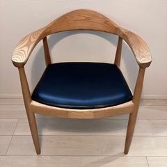 木の椅子×4脚の画像