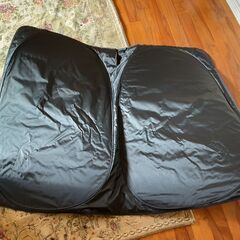 車のフロントに置いて太陽反射するヤツの画像