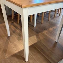 ダイニングテーブルの画像