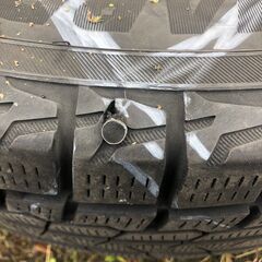 ⑤　無料　２１５／７０Ｒ１６　スタッドレスタイヤ差し上げますの画像