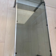 ステンレスガラステーブルの画像