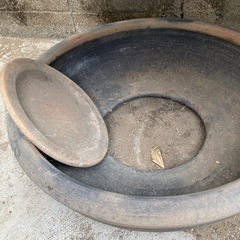 古い鉢 納屋にあった大きい鉢 耳付きの画像
