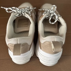 ベージュ メッシュ スエード 厚底スニーカー　厚底の画像