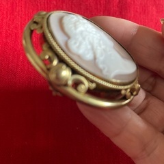 カメオブローチとピンバッジの画像