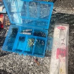 釣り用生け簀、浮、針等の画像