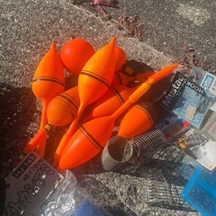 釣り用生け簀、浮、針等の画像