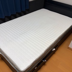 セミダブルベッドフレーム、マットレス　の画像