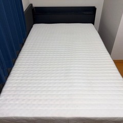 セミダブルベッドフレーム、マットレス　の画像