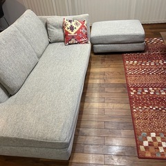 HILTONヒルトン　カウチソファ&オットマンの画像