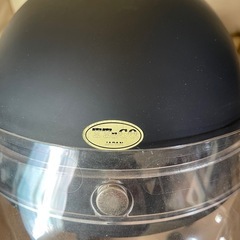 小さ目ヘルメット商談中の画像