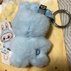 ②D (箱あり)ラブブ イニシャル ぬいぐるみペンダントの画像