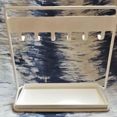 【値下げ】【まとめ売り】コミック、キーやアクセサリーフックスタンド　ホワイトの画像