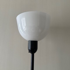 IKEAスタンドライト換え電球付きの画像