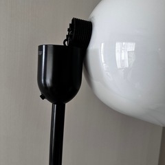 IKEAスタンドライト換え電球付きの画像
